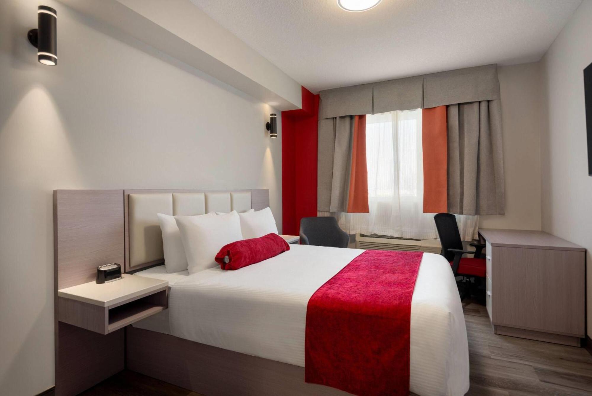 Ramada By Wyndham West Edmonton Hotel & Suites Exterior foto
