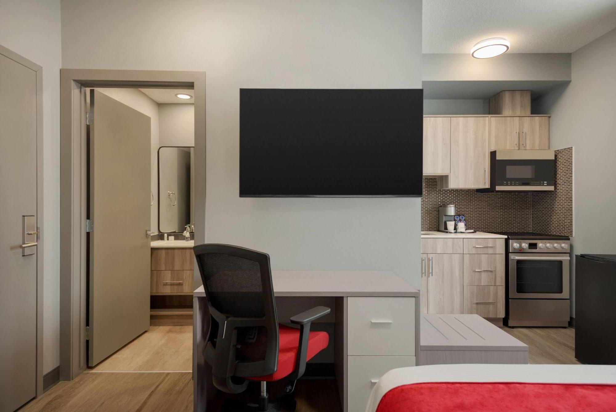 Ramada By Wyndham West Edmonton Hotel & Suites Exterior foto
